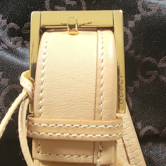 Gucci Leather Shoulder Bag with Gold Hardware - Picture 7 of 16